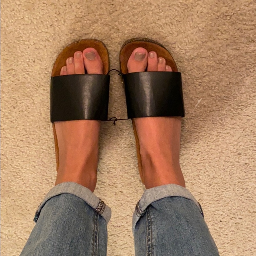Sandals - Picture 3 of 4